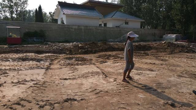 山东一男子擅自在卫河滩地建设游泳池，法院：刑事拘留，强行拆除违建游泳池