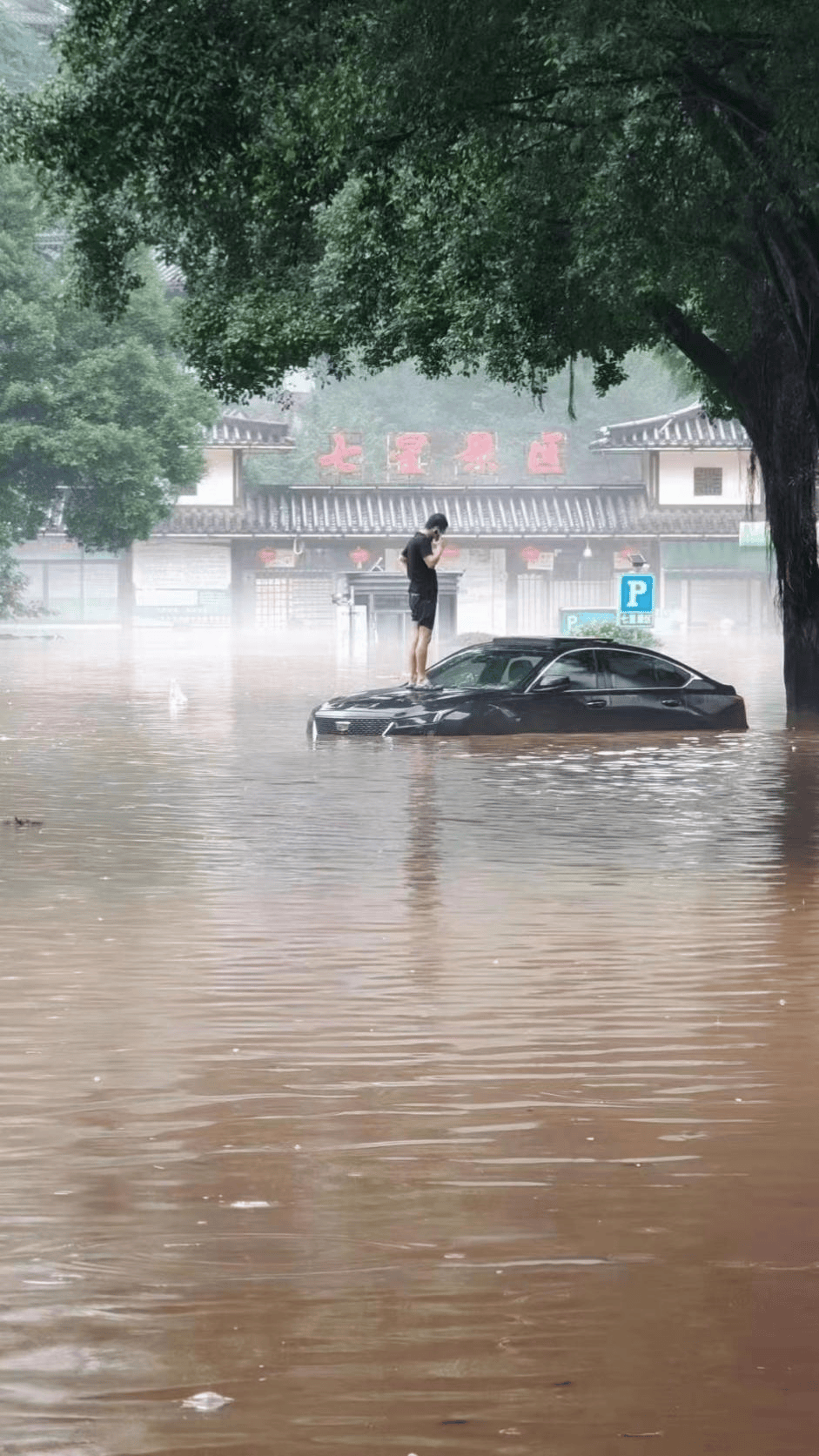 桂林大水潜水教练游泳救人，还被游客骂