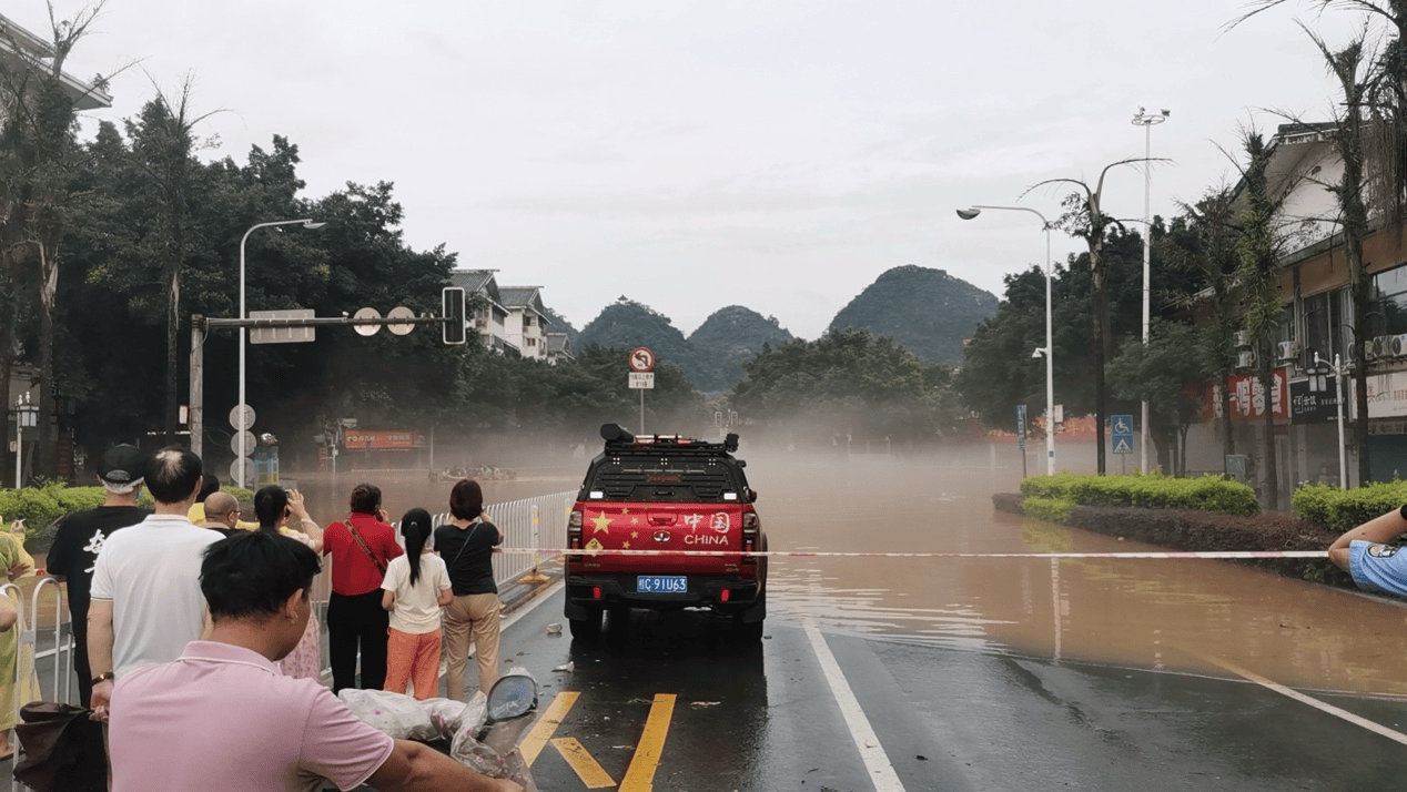 桂林大水潜水教练游泳救人，还被游客骂