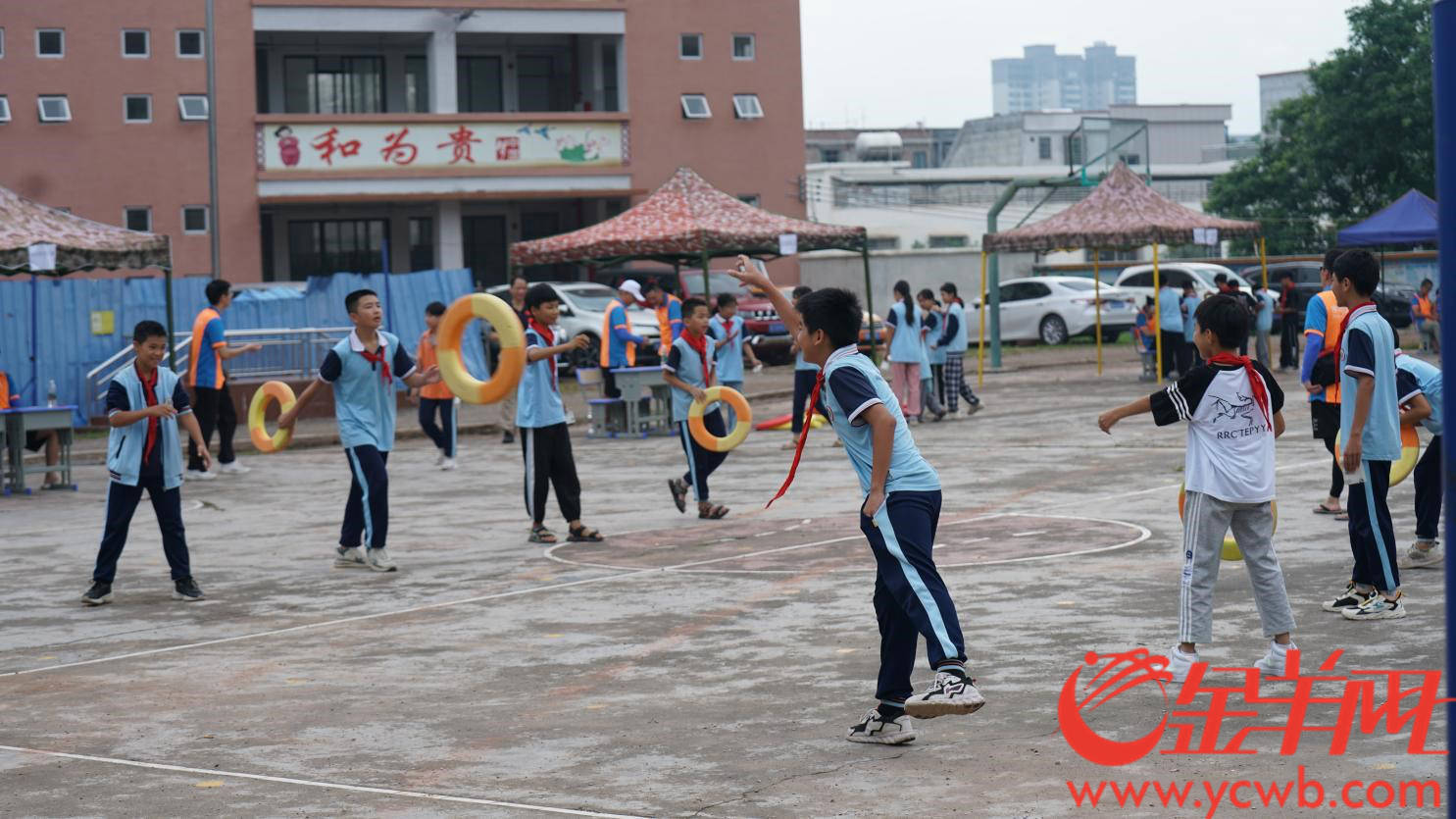 这群游泳教练，带着粤西孩子们一起“玩水”、学自救