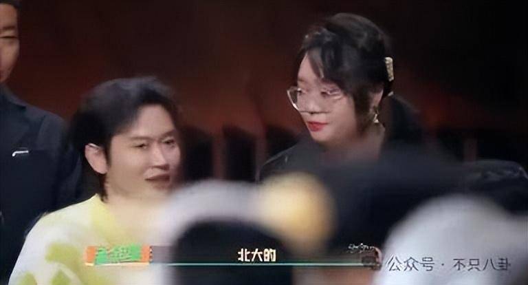 李雪琴到底会不会游泳？这位名校才女被质疑造假了！