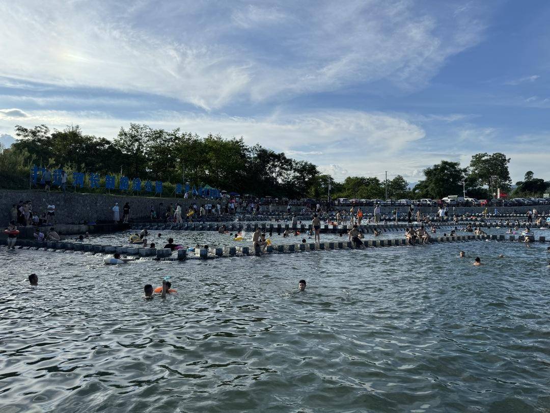 江永：打造公共游泳池 畅享清凉夏日