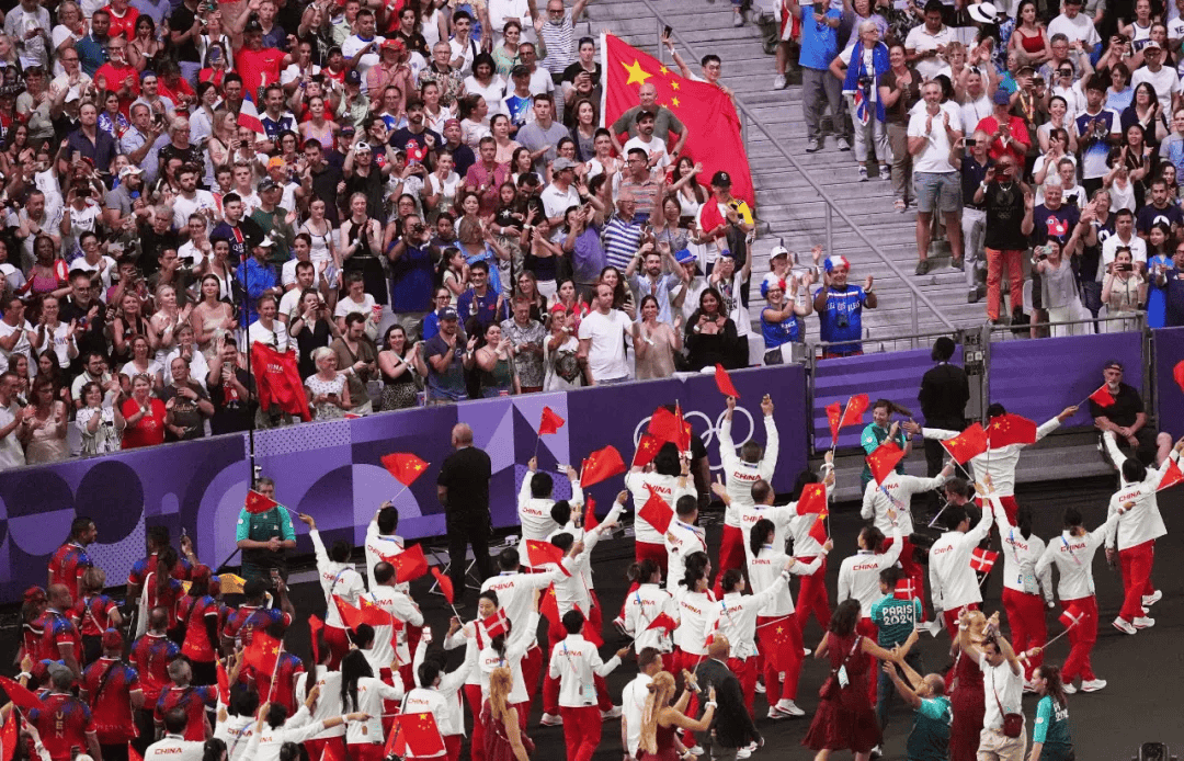 孙颖莎登台，阿汤哥从天而降……巴黎奥运会闭幕