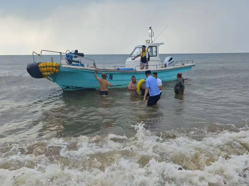 海边游泳被冲出10海里！一场生死时速的海上救援瞬时展开……