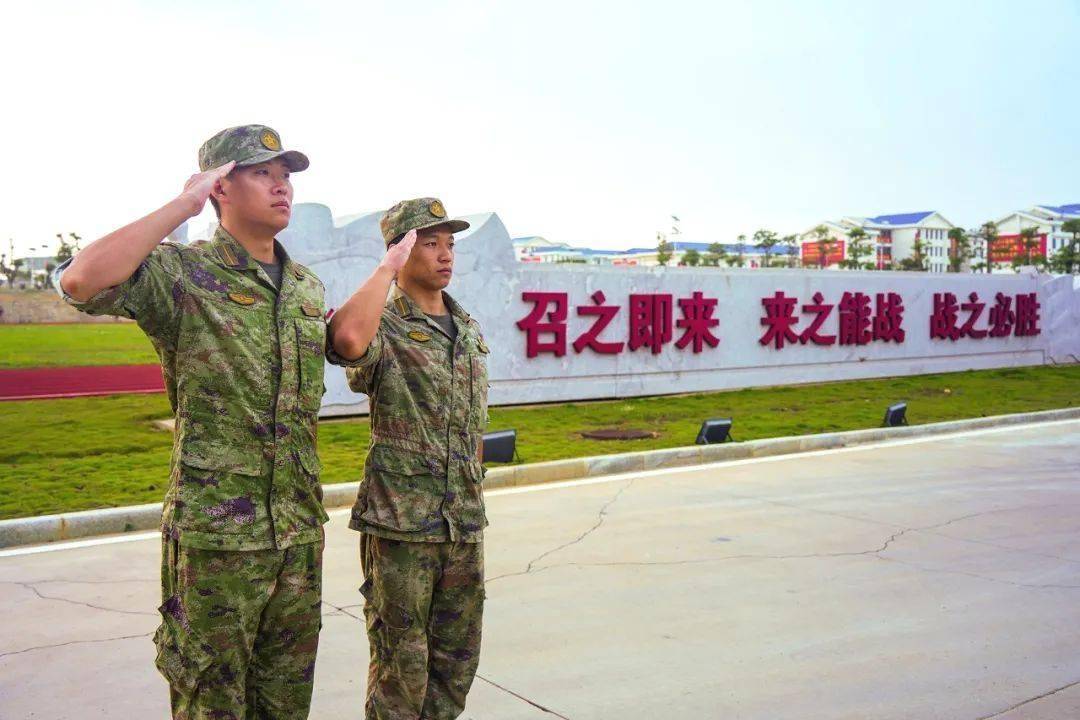 两名国家级游泳运动员，下连当兵！